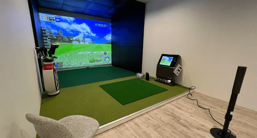 MY GOLF LANE 浅草店の打席とシミュレーター